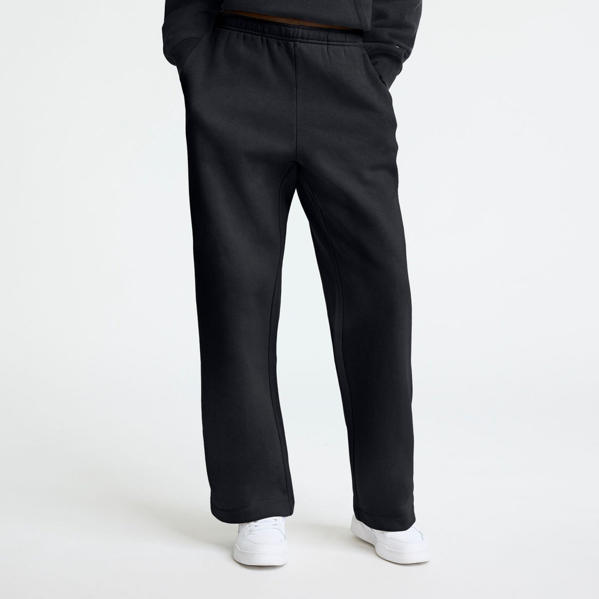 Champion Powerblend Straight Hem Sweatpants in Black